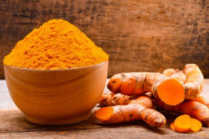 Turmeric paste is a remedy for sunburn